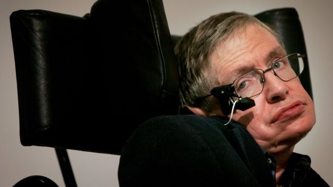 El sistema que le dio una voz a Hawking fue creado específicamente para él. (Foto Prensa Libre:BRUNO VINCENT/GETTY IMAGES)