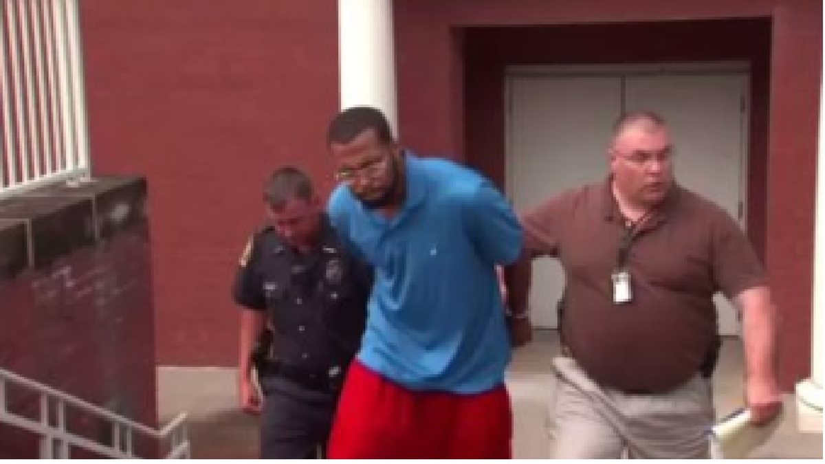 La Policía detuvo a Michael D. Smith como presunto autor de la muerte del menor. (Foto Prensa Libre: AP)