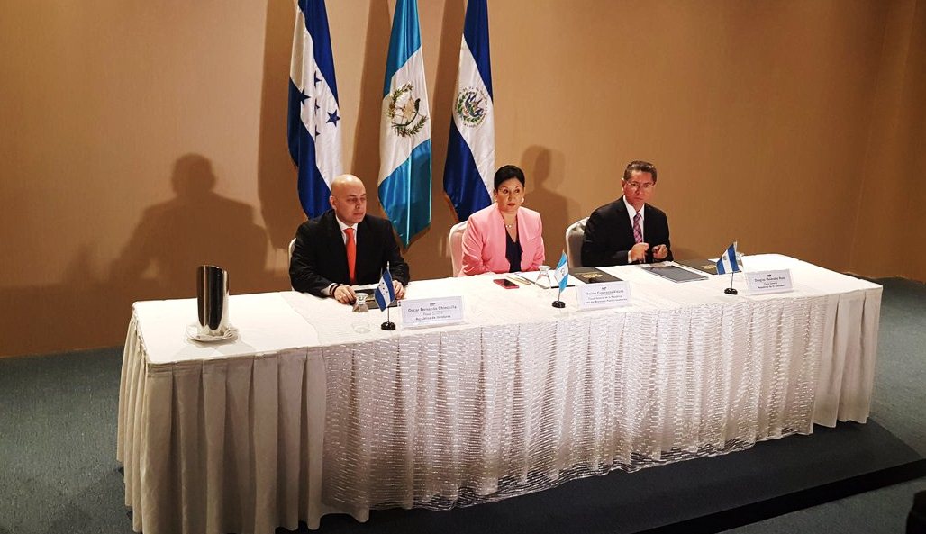 Los fiscales generales de los países del Triángulo Norte se reunieron para coordinar cooperación. (Foto Prensa Libre: Carlos Álvarez