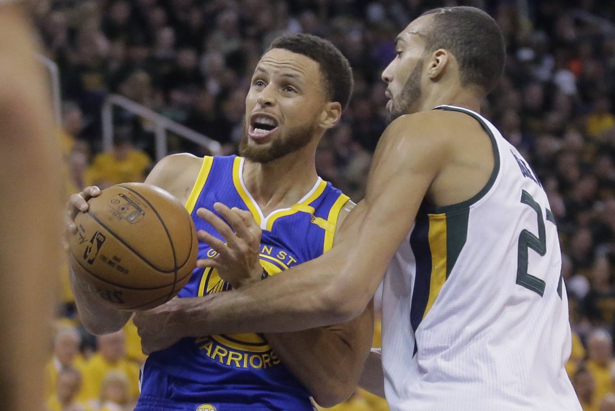 Curry ayuda a  los Warriors para alcanzar su pase a la final de conferencia