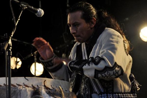 Artistas mayas participan en actividades.