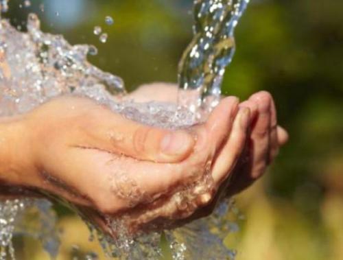 El resguardo del agua representa un ahorro para la economía y una ayuda a la conservación de ese recurso. (Foto Prensa Libre: Shutterstock)