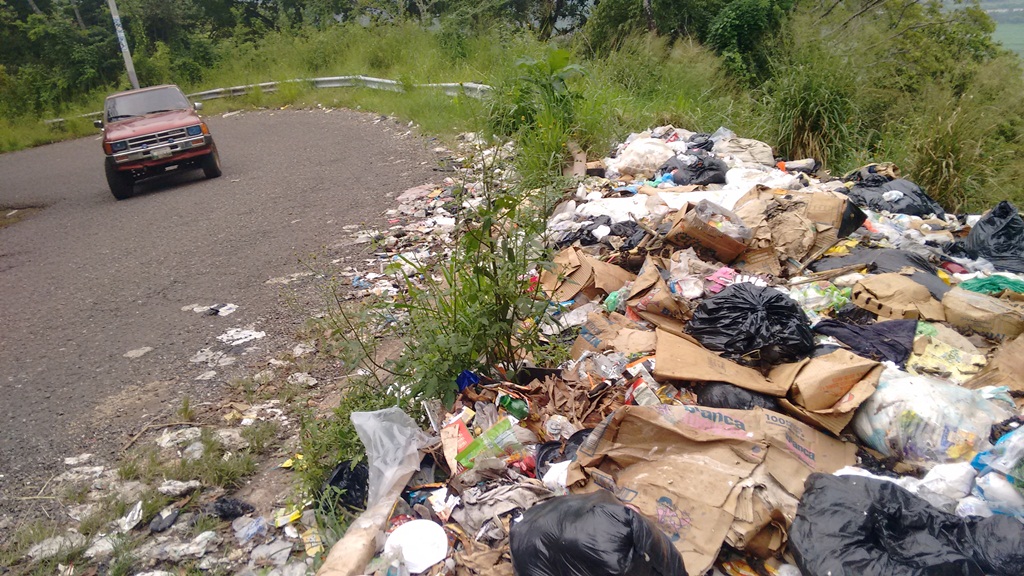 Pobladores piden cierre de basurero clandestino 