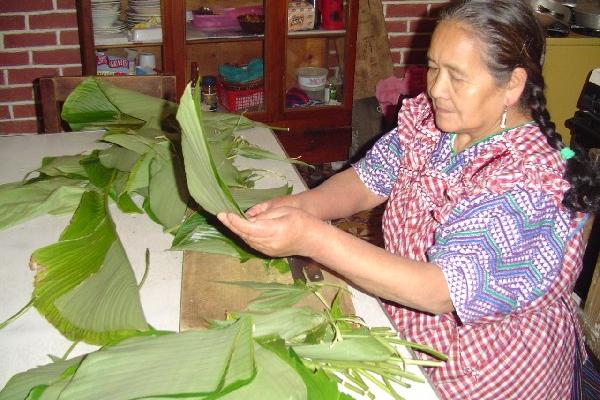 La hoja de maxán sirve para envolver los tamales guatemaltecos. (Foto Prensa Libre: Archivo)<br _mce_bogus="1"/>