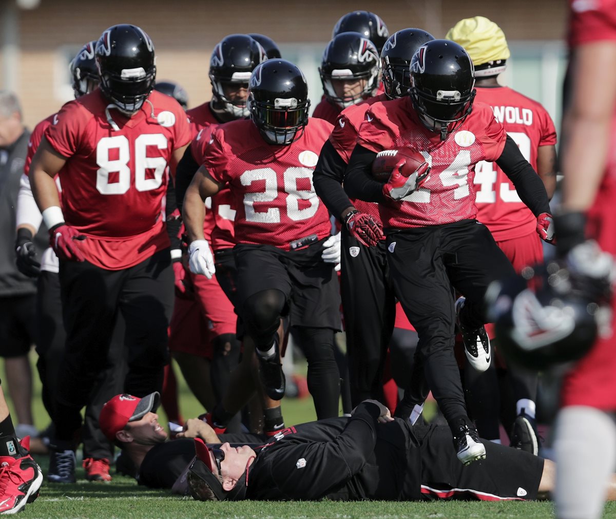 Devonta Freeman (24)es una de las apuestas de los Atlanta Falcons contra los New England Patriots. (Foto Prensa Linda: AFP)