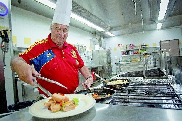 La alimentación es importante para todos los atletas, el chef de la Selección de España se prepara para eso. (Foto Prensa Libre: AS Color)<br _mce_bogus="1"/>