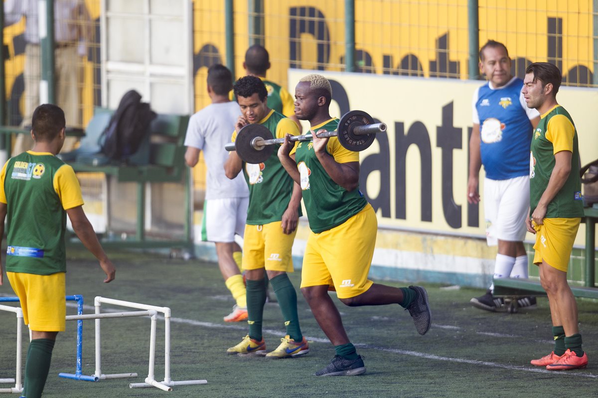 Darwin Oliva espera hacer un buen papel con la representación de Petapa y recuperar el nivel futbolístico que lo llevó a conseguir goles importantes. (Foto Prensa Libre: Norvin Mendoza)