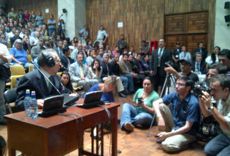 Ríos Montt explica sus funciones como jefe de Estado. (Foto Prensa Libre: Mynor Toc)