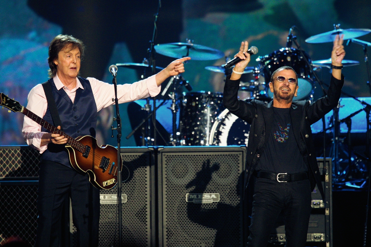 Paul McCartney junto a Ringo Starr durante un concierto en EE. UU. en el 2014. (Foto Prensa Libre: AP)