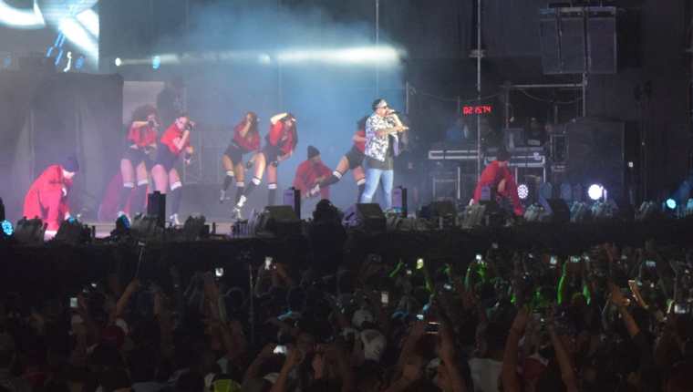 Daddy Yankee se encargó de poner a todos a bailar en el Brahva Summer Fest, que se realizó el sábado por la noche en ruta a Puerto Quetzal. (Foto Prensa Libre, Enrique Paredes)