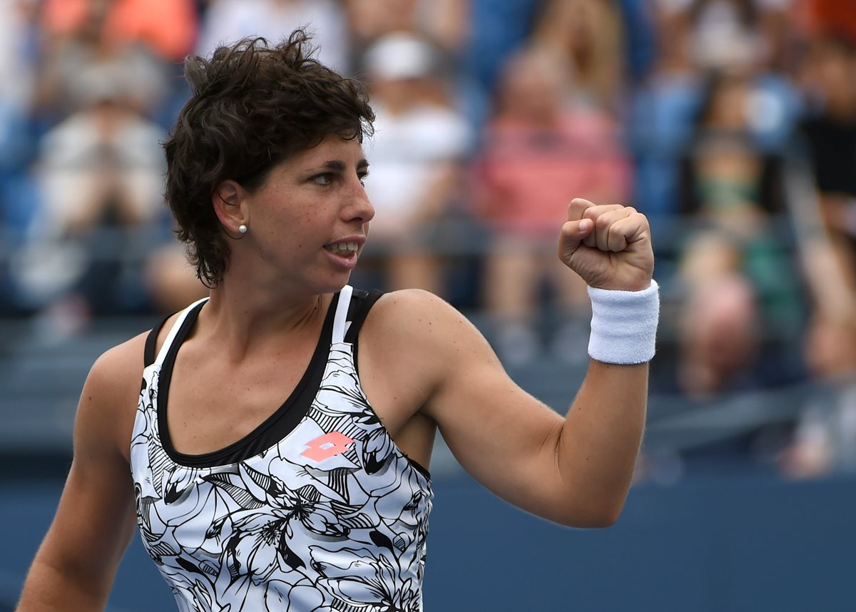 Carla Suárez celebra el triunfo que le dio el pase a la siguiente ronda. (Foto Prensa Libre: AFP)