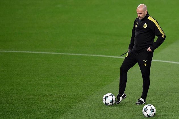 El entrenador del Dortmund, Peter Bosz, se prepara para el duelo frente al Real Madrid. (Foto Prensa Libre: AFP)
