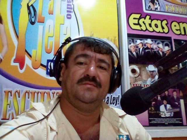 Wiston Leonardo Cano Tunchez, locutor de una reconocida radio en Escuintla, fue ultimado este viernes en horas de la noche. (Foto Prensa Libre: Carlos Paredes)