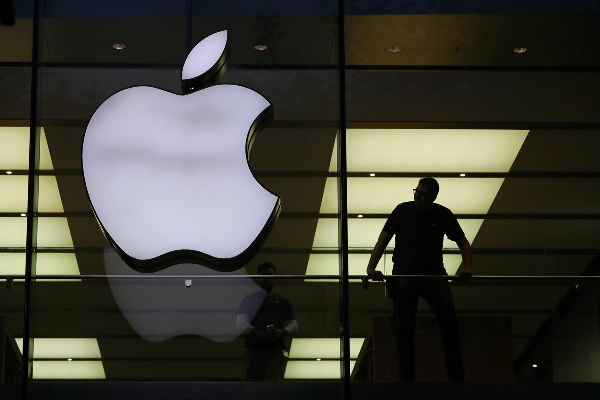 La tecnológica Apple consiguió nuevamente resultados mejores de lo previsto en momentos en que los valores de las compañías tecnológicas están en dificultades, como el caso de Facebook. (Foto Prensa Libre: EFE)