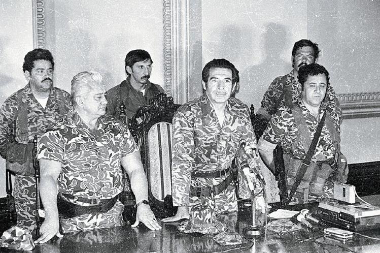 Junta de gobierno de marzo de 1982, integrada por Horacio Maldonado, Efraín Ríos Montt y Luis Gordillo. (Foto: Hemeroteca PL)