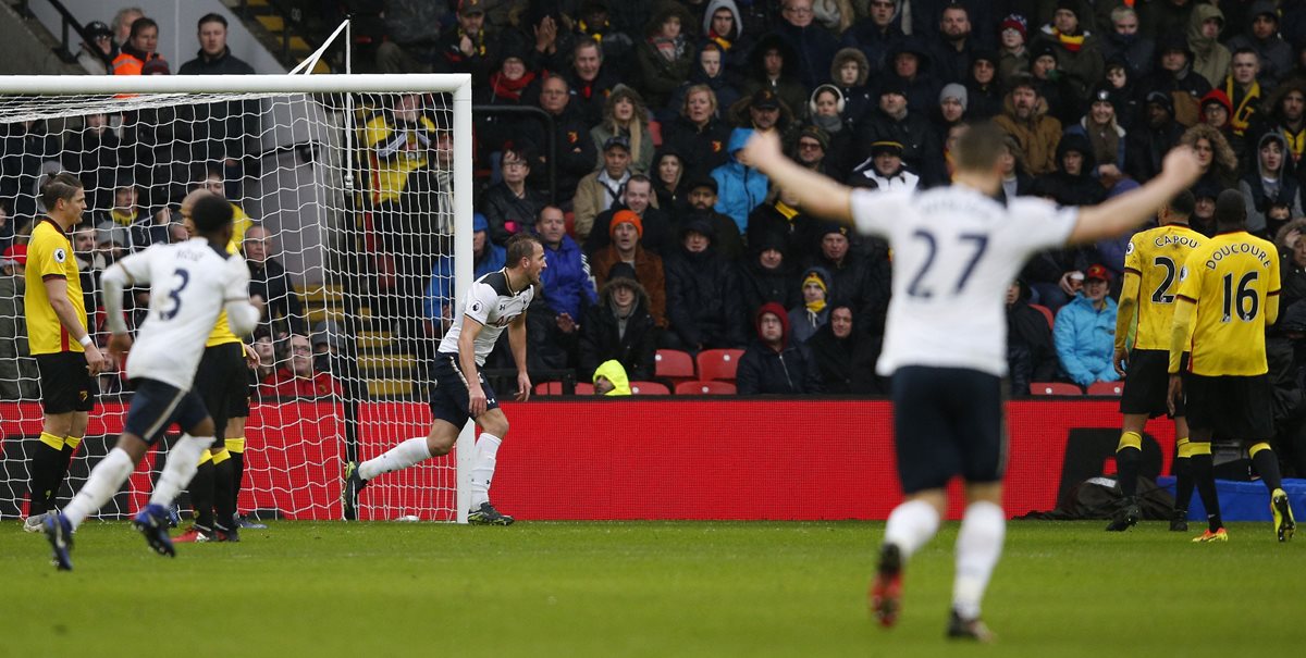 Harry Kane festeja luego de anotar el segundo gol del Tottenham. (Foto Prensa Libre: AFP)