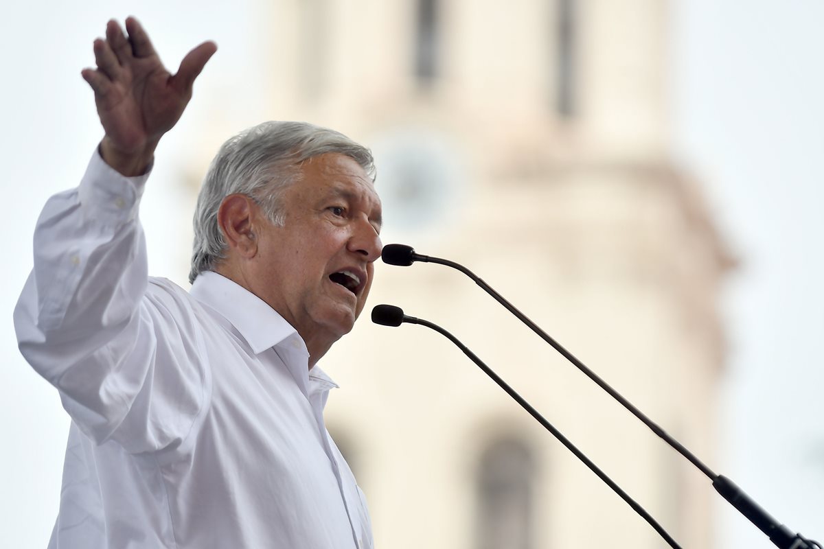 El candidato del Movimiento Regeneración Nacional (Morena), Andrés Manuel López Obrador, mantiene campaña en varios lugares de México. (Foto, Prensa Libre: Efe)