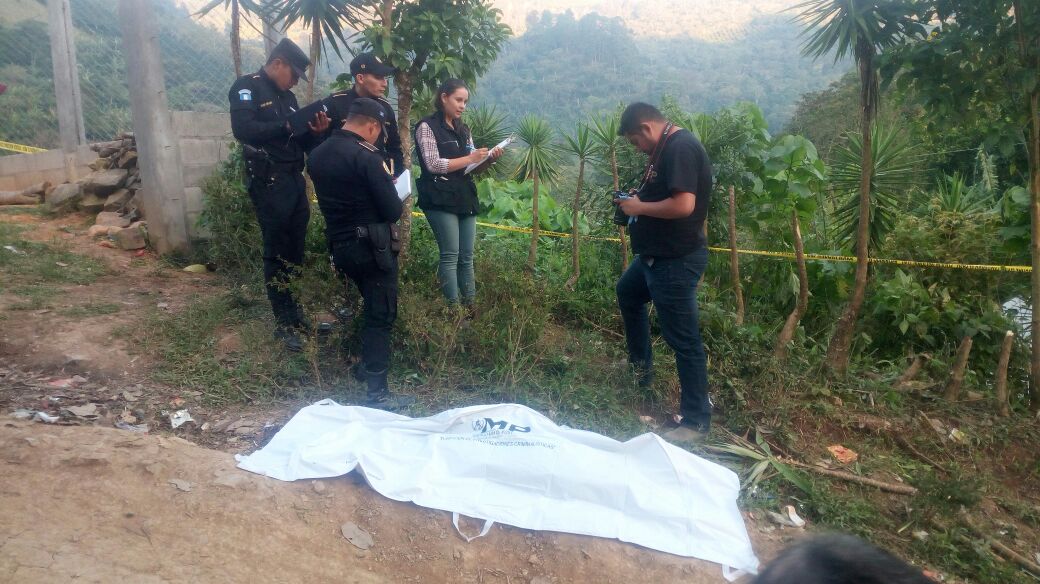 La menor murió debido al golpe del vehículo, en Talquezal, Jocotán, Chiquimula. (Foto Prensa Libre: Mario Morales)