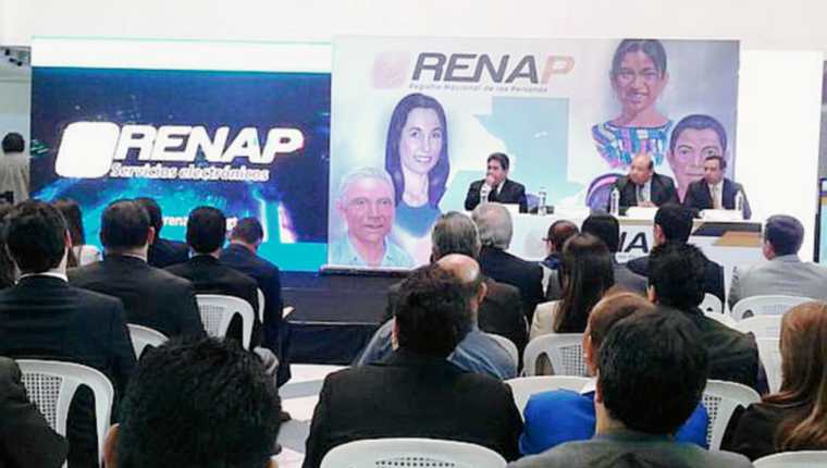 Autoridades del Renap presentan la aplicación para celular. (Foto Prensa Libre: Renap).