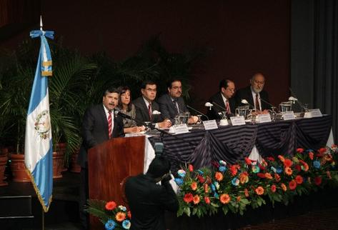 Édgar Barquín, presidente del Banco de Guatemala, inauguró ayer el 23 ciclo de Jornadas Económica, en el auditorio de la institución. (Foto Prensa Libre: Paulo Raquec)