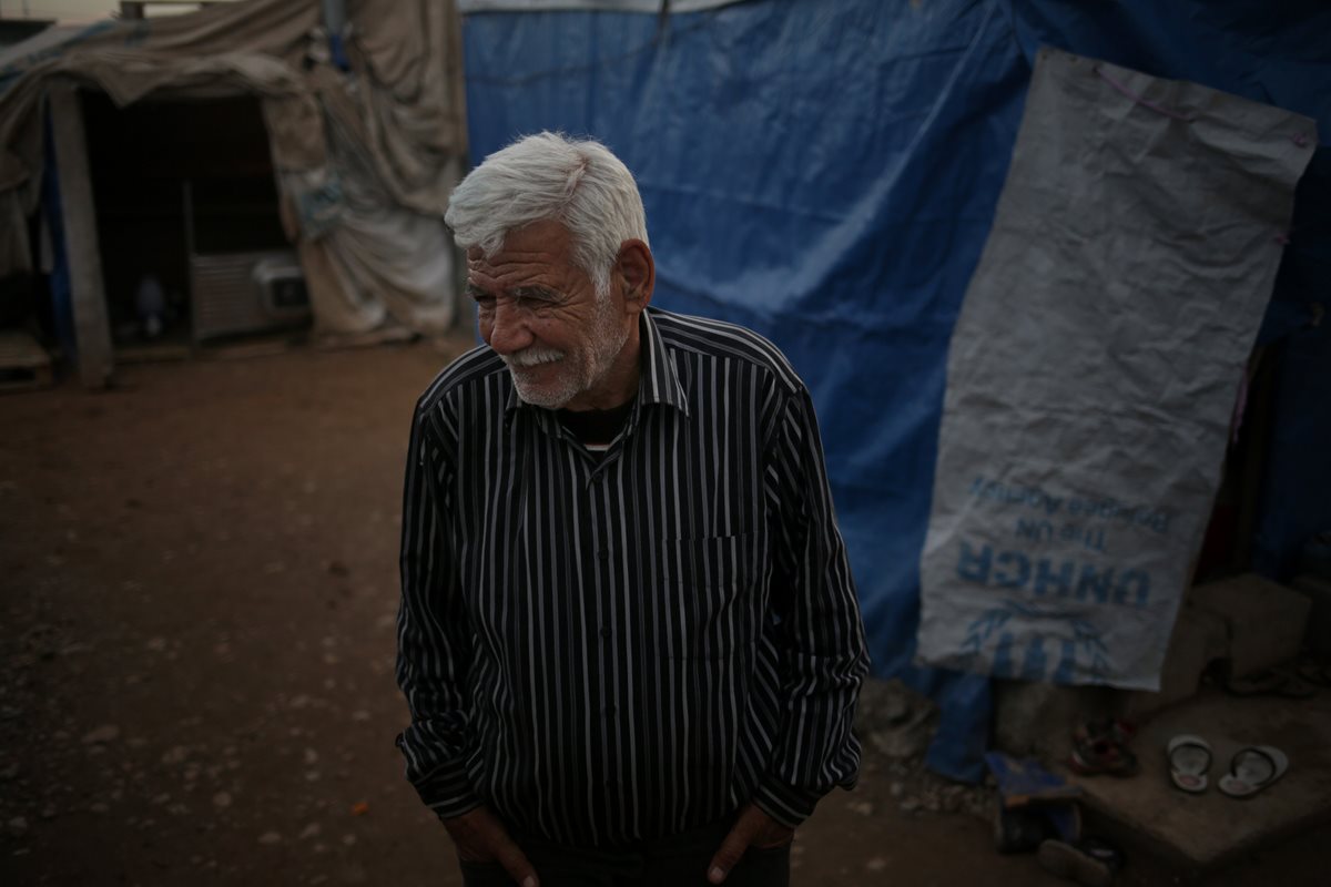  Ibrahim Mahmoud y su familia han tenido que abandonar su casa en varias ocasiones. (Foto Prensa Libre: AP)
