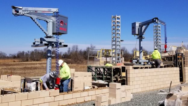El robot MULE, en EE.UU., está diseñado para levantar materiales de hasta 60 kg. (CONSTRUCTION ROBOTICS).