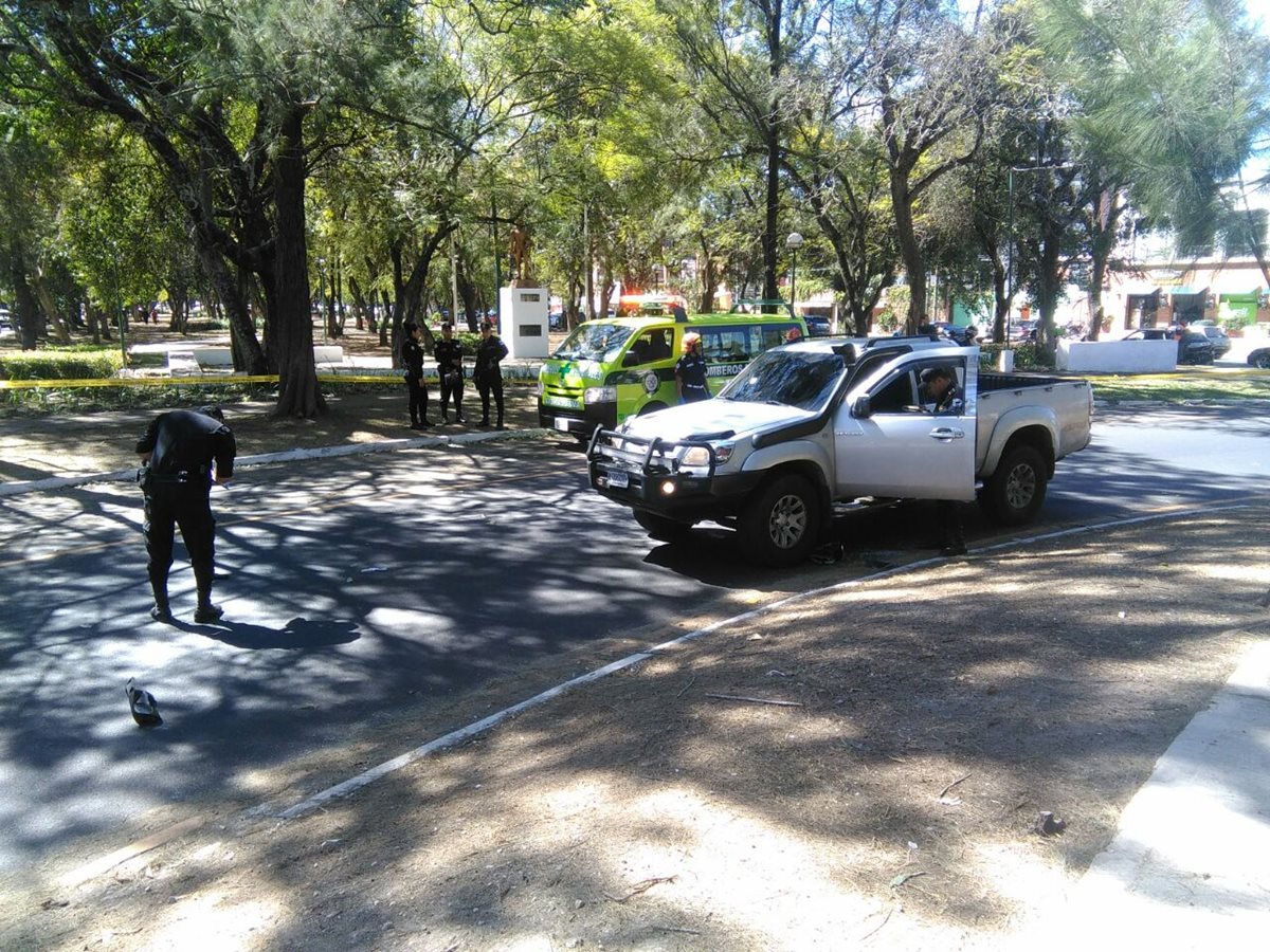 Ataque armado en la zona 13 deja a un conductor muerto en un supuesto intento de robo. (Foto Prensa Libre: Estuardo Paredes)