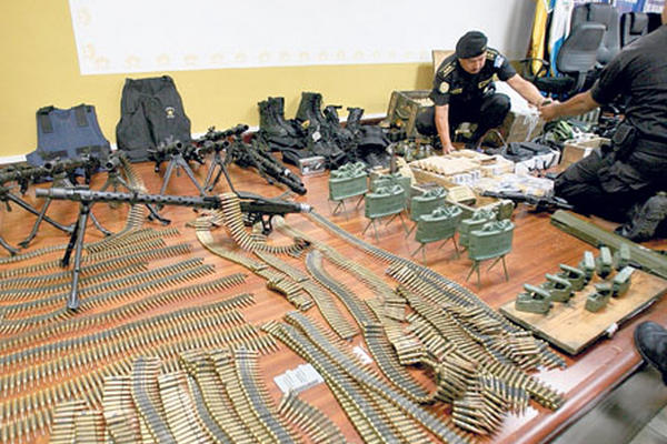 Armamento incautado por las fuerzas de seguridad al crimen organizado.