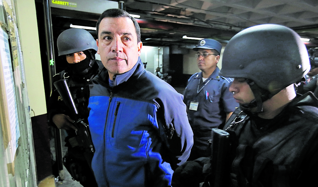Williams Mansilla fue señalado por el MP de ser el responsable de haber otorgado el bono al presidente Jimmy Morales y al personal militar. (Foto Prensa Libre: Hemeroteca PL)