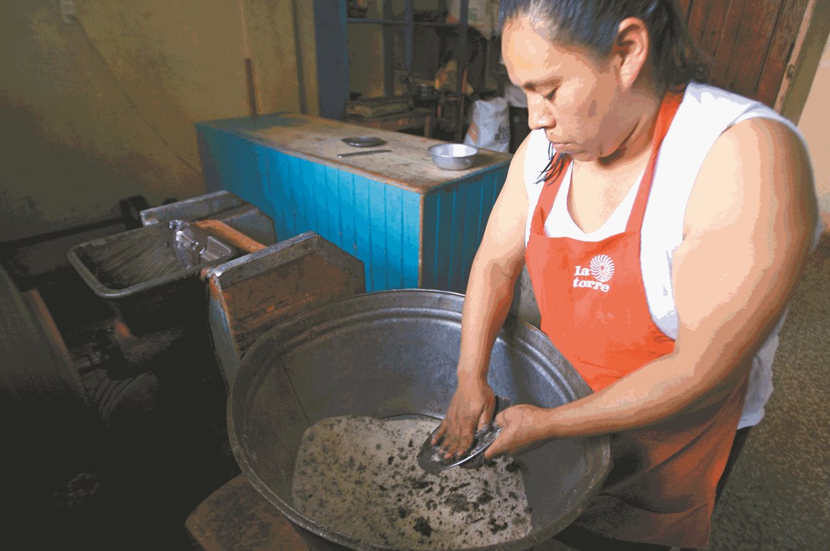 A la mezcla se le agrega azucar. (Foto: Hemeroteca PL)