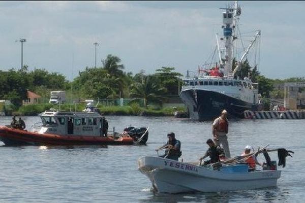 La droga  fue localizada en una lancha en el puerto de Chiapas. (Foto Prensa Libre: Twitter)