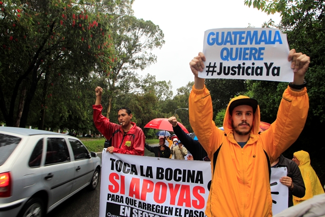 Vecinos protestaron en el 2015 para exigir la reparación de la zona afectada. (Foto: Hemeroteca PL)