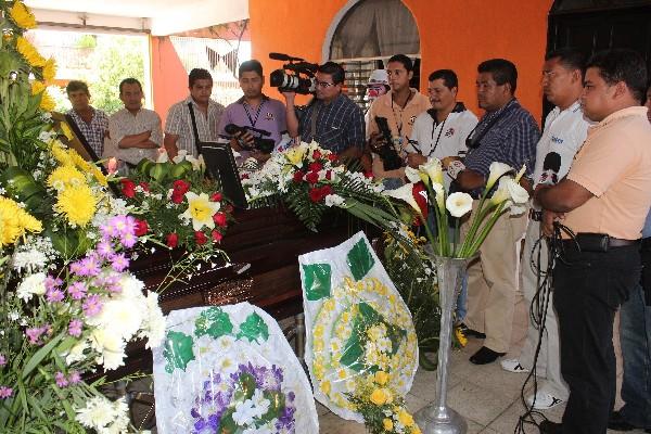 Periodistas, durante velatorio.
