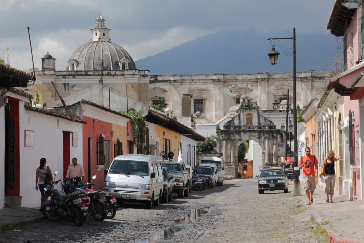 Parte del presupuesto para cuidar la Antigua se obtiene de las licencias de construcción y de los ingresos a los museos.(Foto Prensa Libre: Hemeroteca PL)