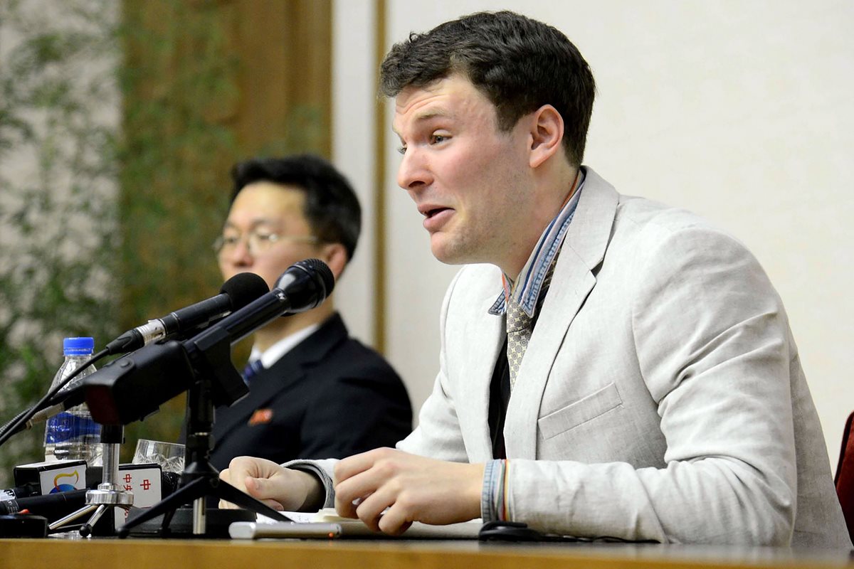 Otto Warmbier, durante una conferencia en febrero del 2016 en Pionyang. (Foto Prensa Libre: AFP)