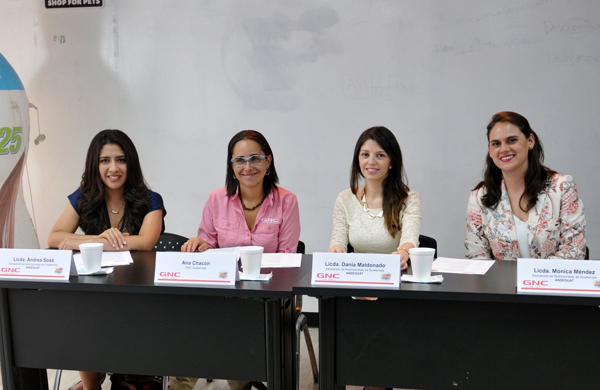 Andrea Sosa, Ana Chacón, Diana Maldonado y Mónica Méndez durante la presentación de la Carrera por tu Salud. (Foto Prensa Libre: Gloria Cabrera)
