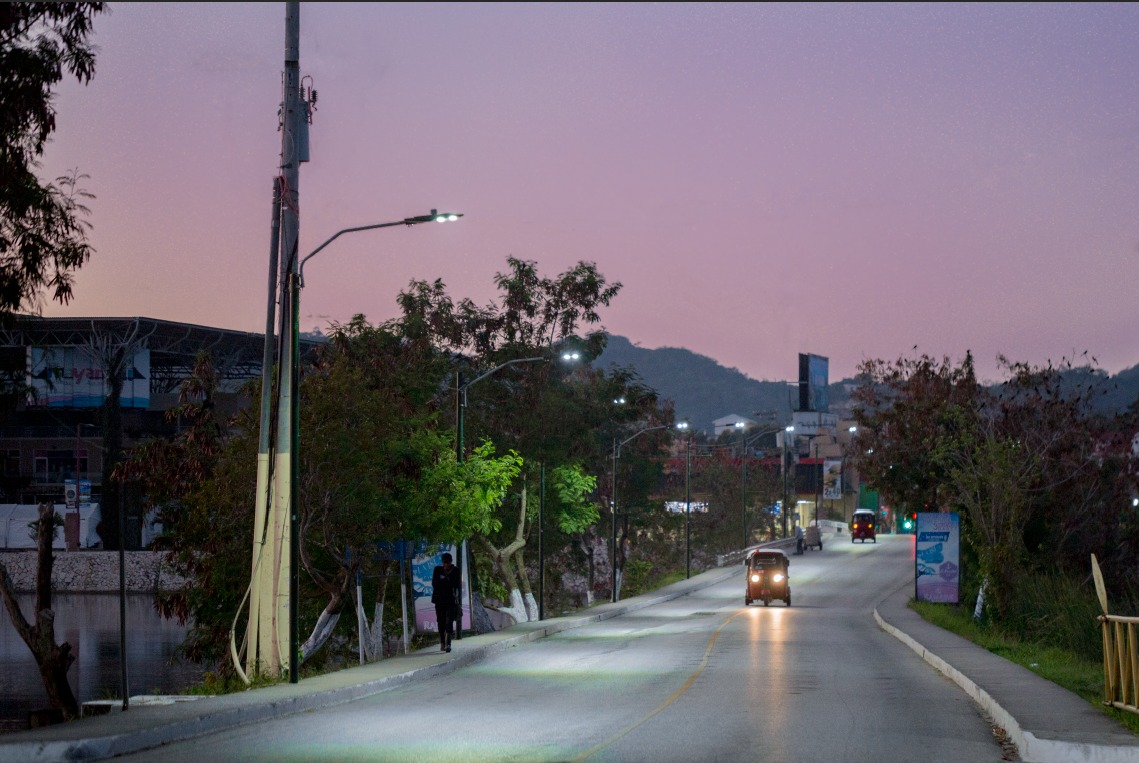 El alumbrado público LED se presenta como una gran oportunidad. (Foto: Prensa Libre)