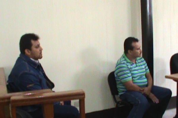 guardaespaldas del diputado Israel Rivera, durante  audiencia de primera declaración, en el Juzgado de Primera Instancia de Santa Cruz del Quiché.