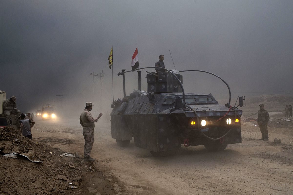 Las tropas iraquíes se dirigen hacia Mosul. (Foto Prensa Libre: AP).