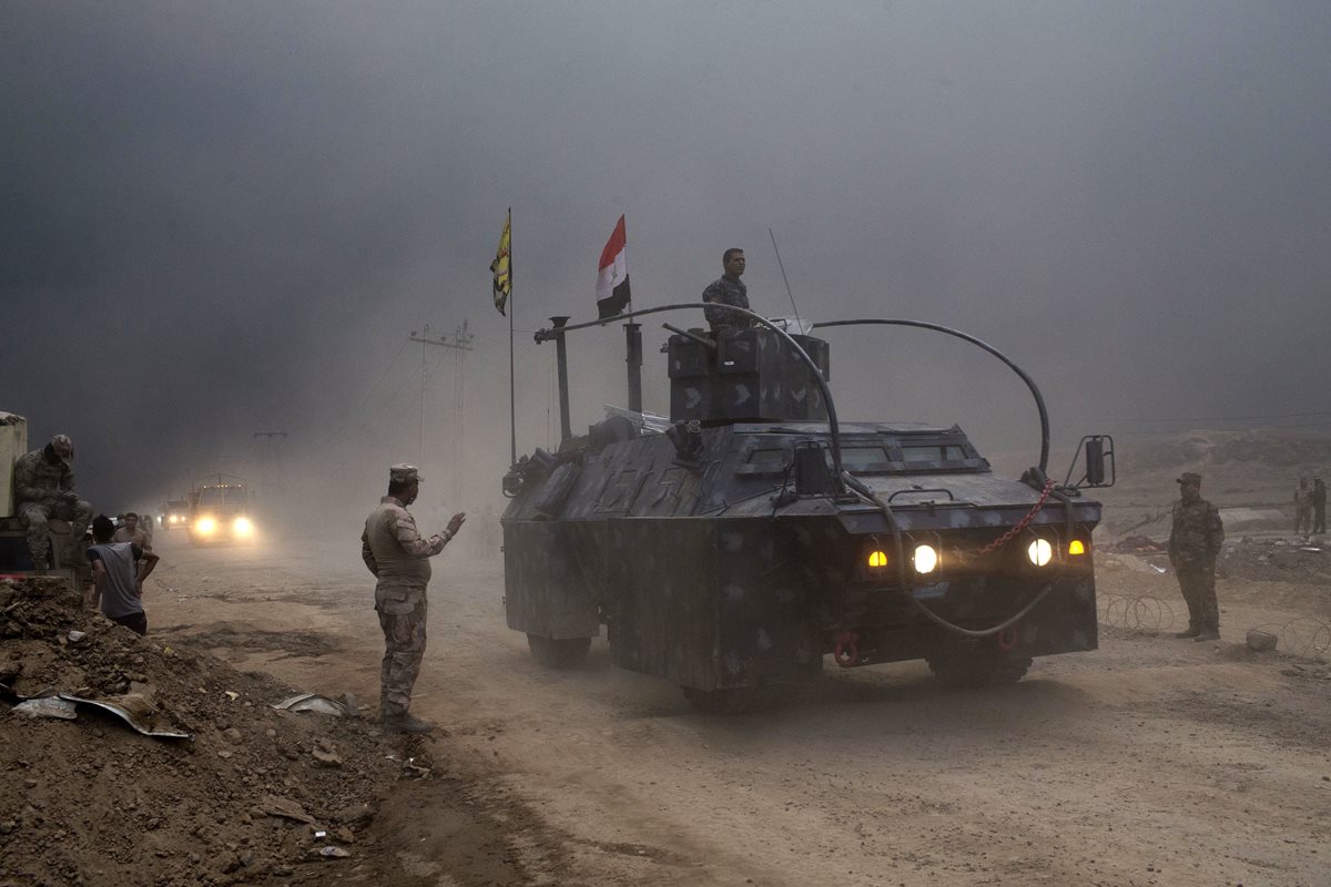 Las tropas iraquíes se dirigen hacia Mosul. (Foto Prensa Libre: AP).