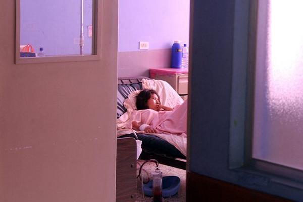 Adolescente herida  se   recupera  en el Hospital Nacional de Jalapa. (Foto Prensa Libre: Hugo Oliva)