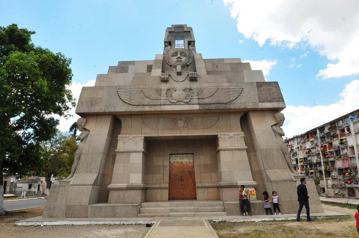 Mausoleo de la familia Castillo, obra de Rafael Rodríguez Padilla.