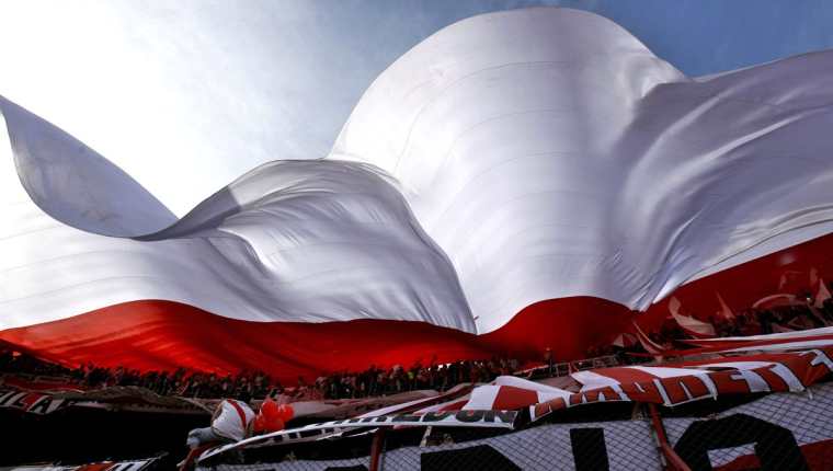 La afición de River Plate en el estadio Monumental. (Foto Prensa Libre: EFE)