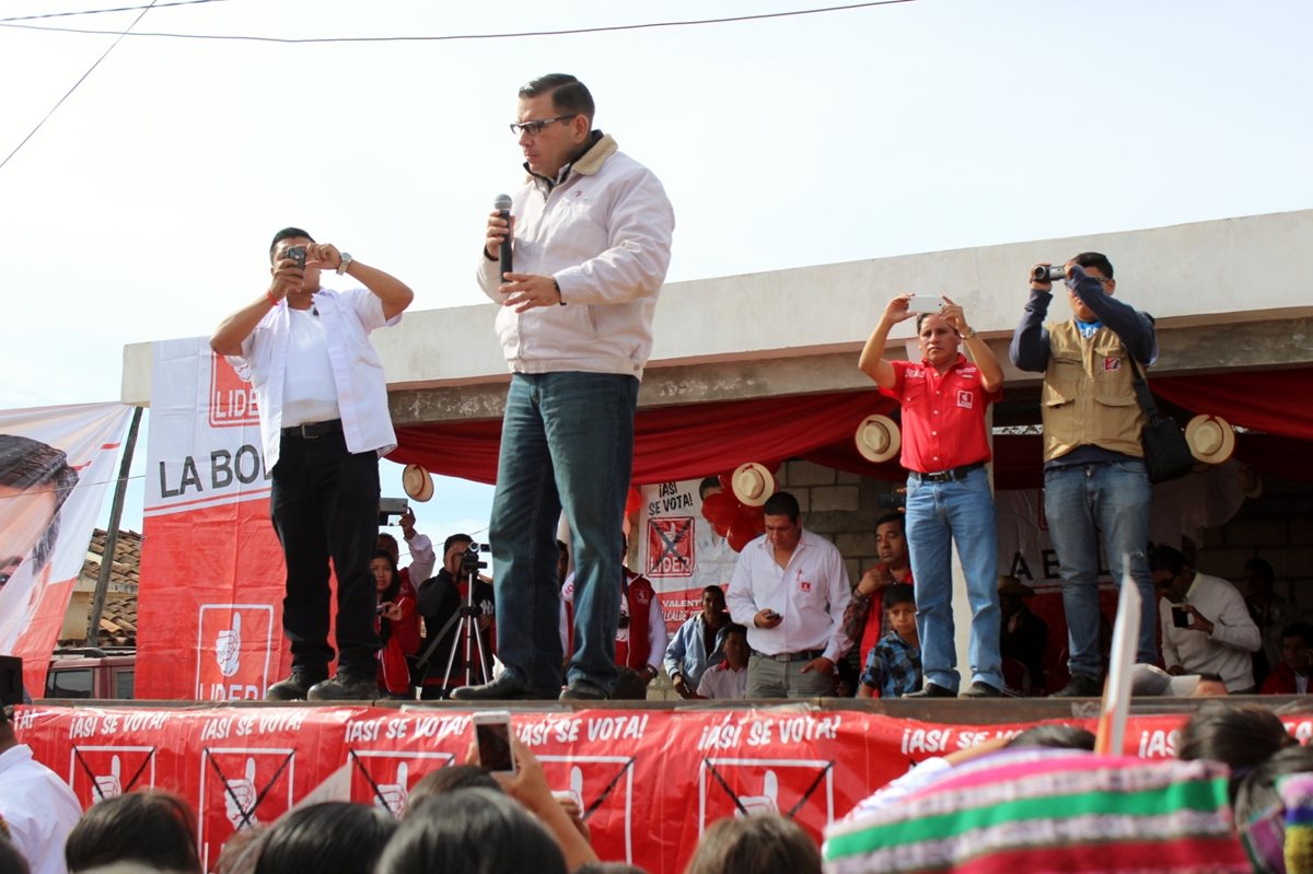 Manuel Baldizón, presidenciable de Líder, durante mítin en Santa Cruz del Quiché. (Foto Prensa Libre: Óscar Figueroa)