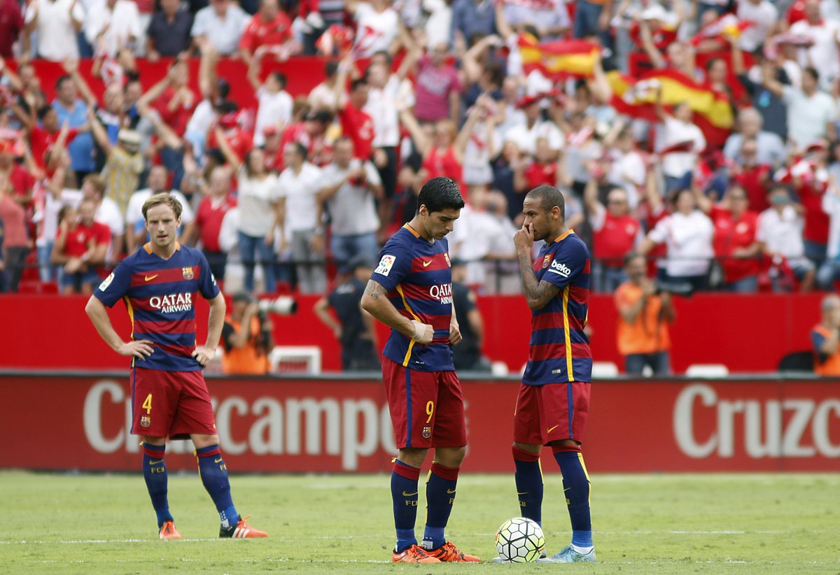 El Barcelona volvió a decepcionar en la Liga y dejó en claro que necesita de Messi. (Foto Prensa Libre: EFE)