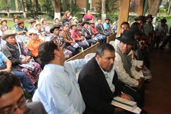 Líderes indígenas   de 82  comunidades de Sololá demandaron al Gobierno que deje sin efecto convenio con la UVG.