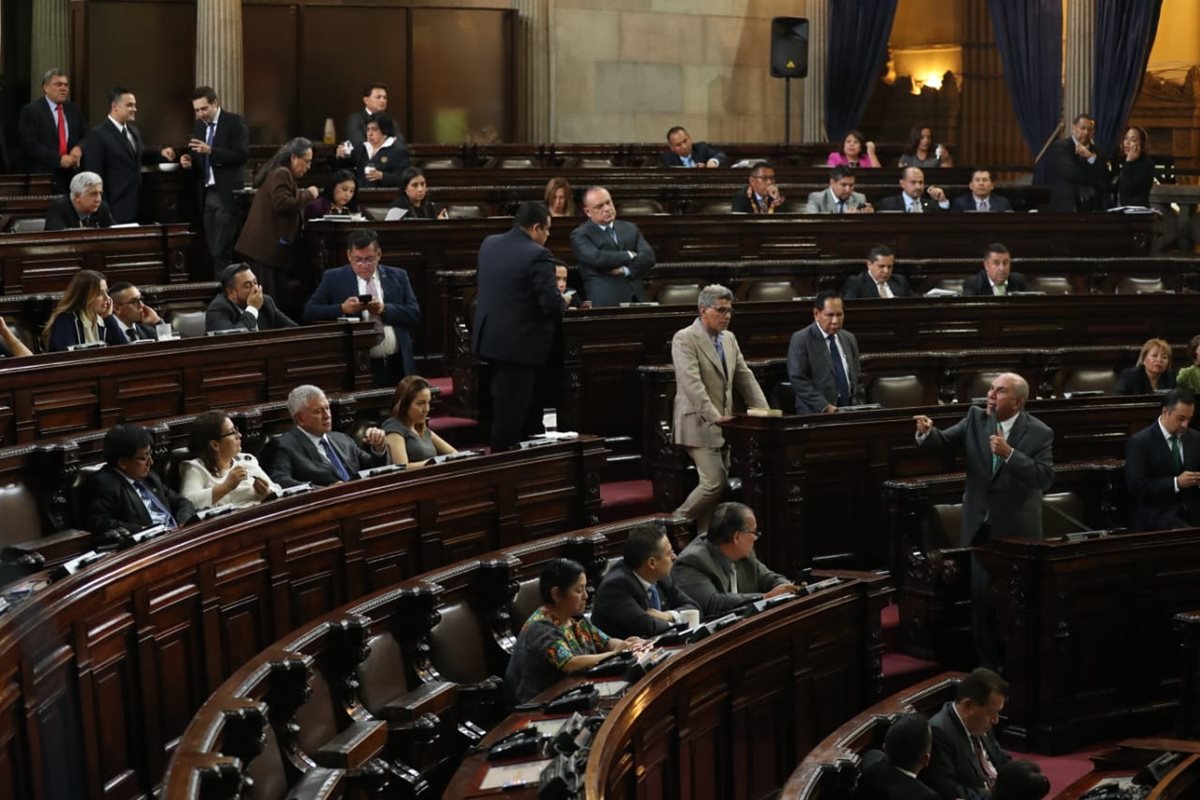 Los legisladores ratificaron el estado de Calamidad para atender a las víctimas de la tragedia del Volcán de Fuego. (Foto Prensa Libre: Esbin García)