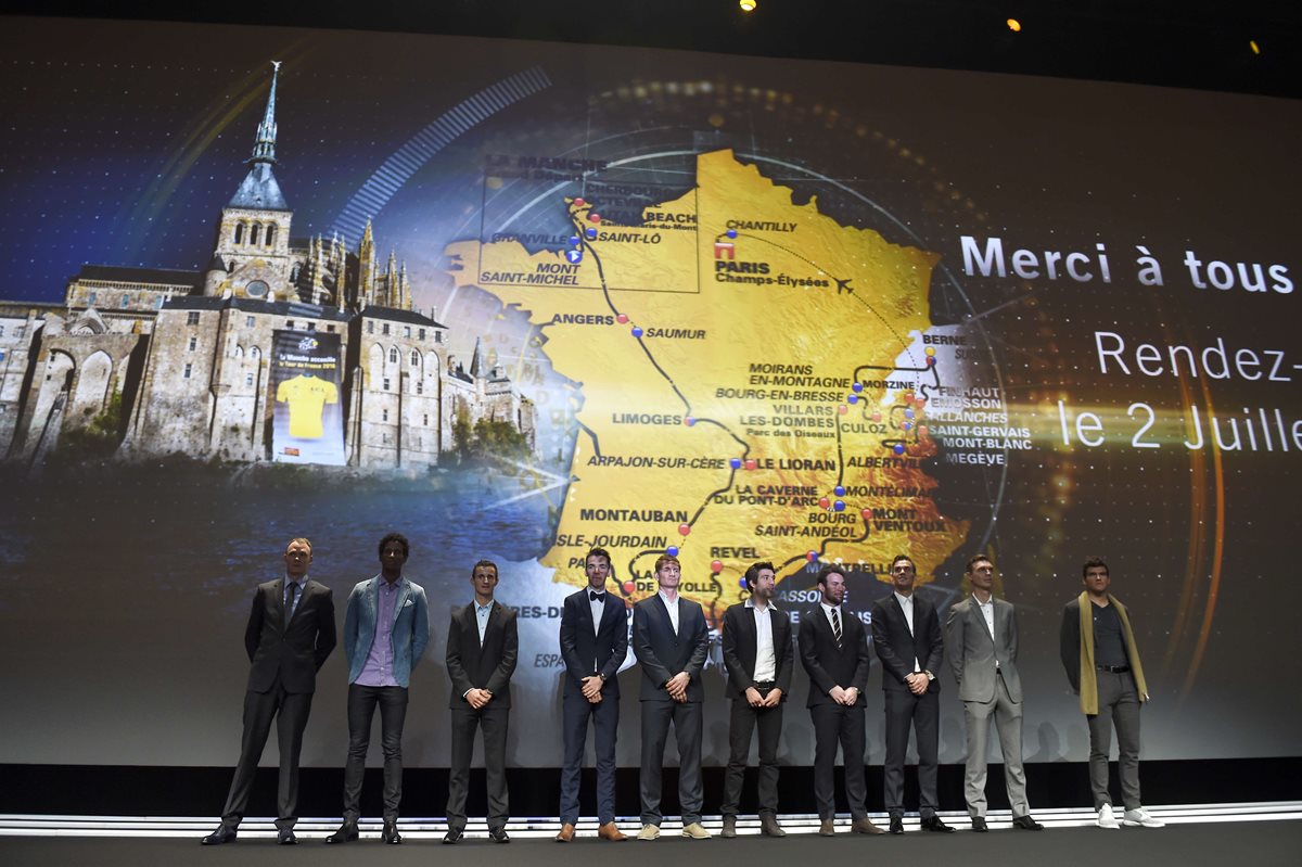 En la ceremonia de presentación de la ruta del Tour de Francia estuvieron los ciclistas destacados entre ellos el ganador del 2015, Chris Froome. (Foto Prensa Libre: AFP)