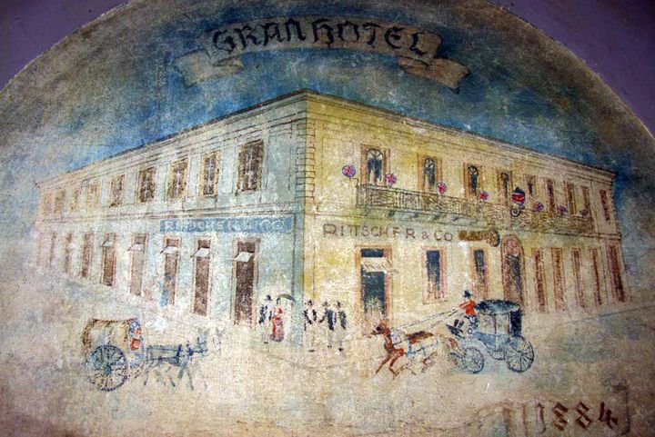 Joyerías, almacenes y restaurantes han funcionado en el inmueble, que fue sede del Instituto Guatemalteco Americano. (Foto cortesía de El Gran Hotel).