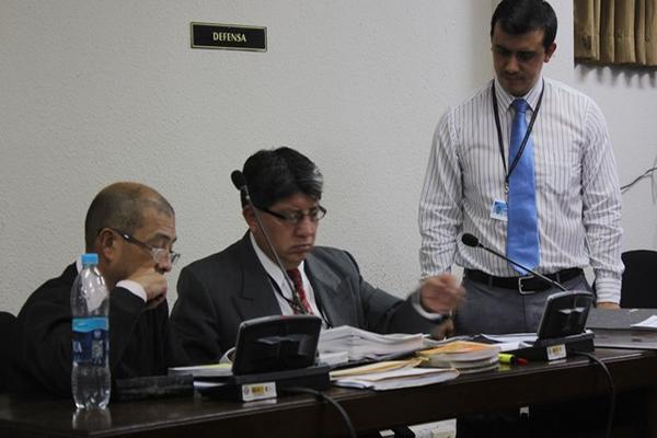 Varios informes, entre estos 59 pruebas y un informe militar, fueron presentados este jueves en el debate por la masacre de El Aguacate, San Andrés Itzapa, Chimaltenango. (Foto Prensa Libre, José Rosales)<br _mce_bogus="1"/>